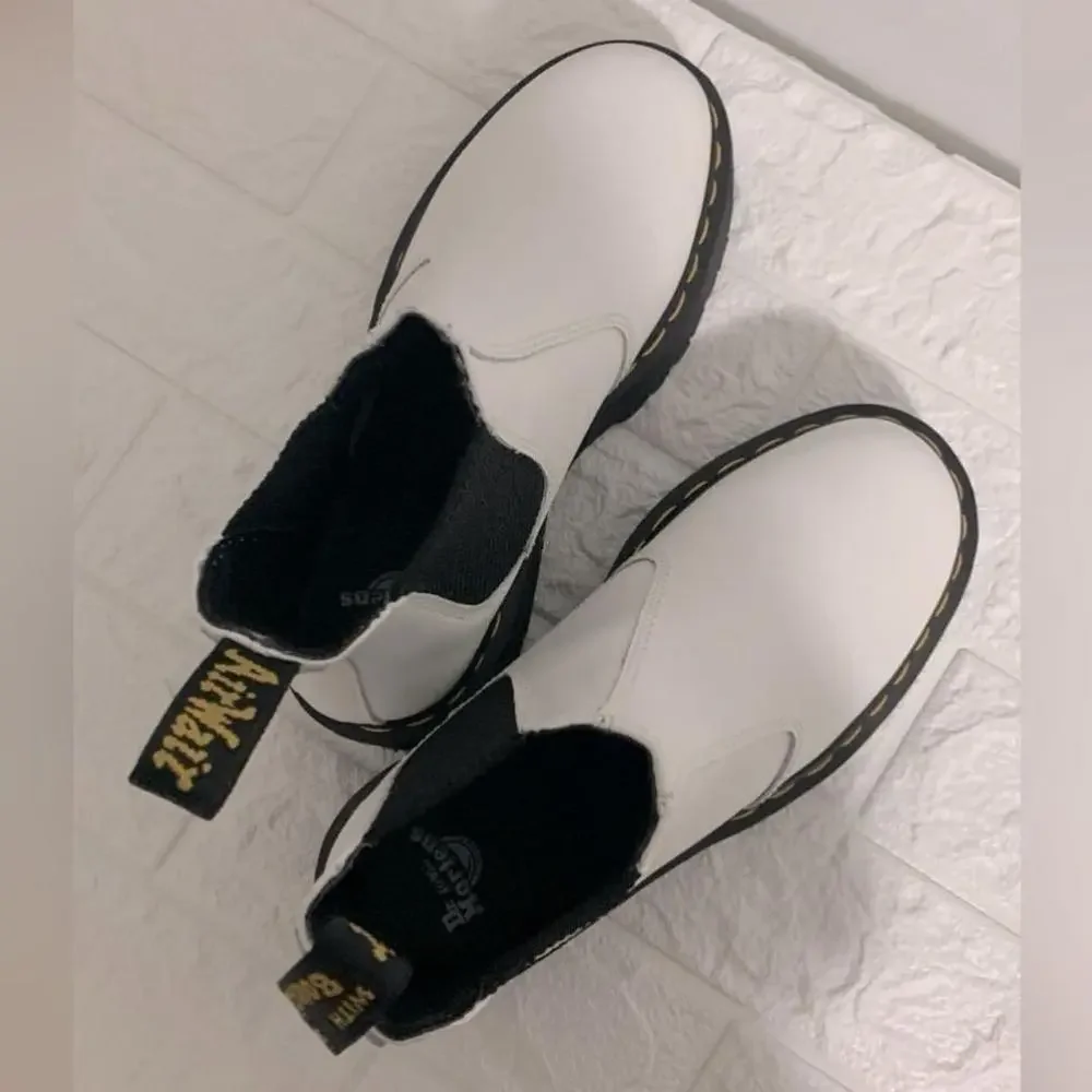 BRAND NEW CONDITION DR MARTENS 2976 QUAD SMOOTH PLATFORM BOOT | THICK SOLE |LOOP - Picture 3 of 8